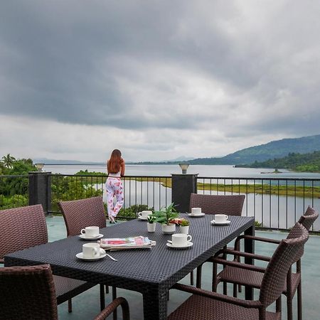 Sunset Boulevard By Stayvista - Lakeside Villa With Pet-Friendly Ambiance, Deck, Terrace, Plunge Pool & Modern Flair Karjat Buitenkant foto