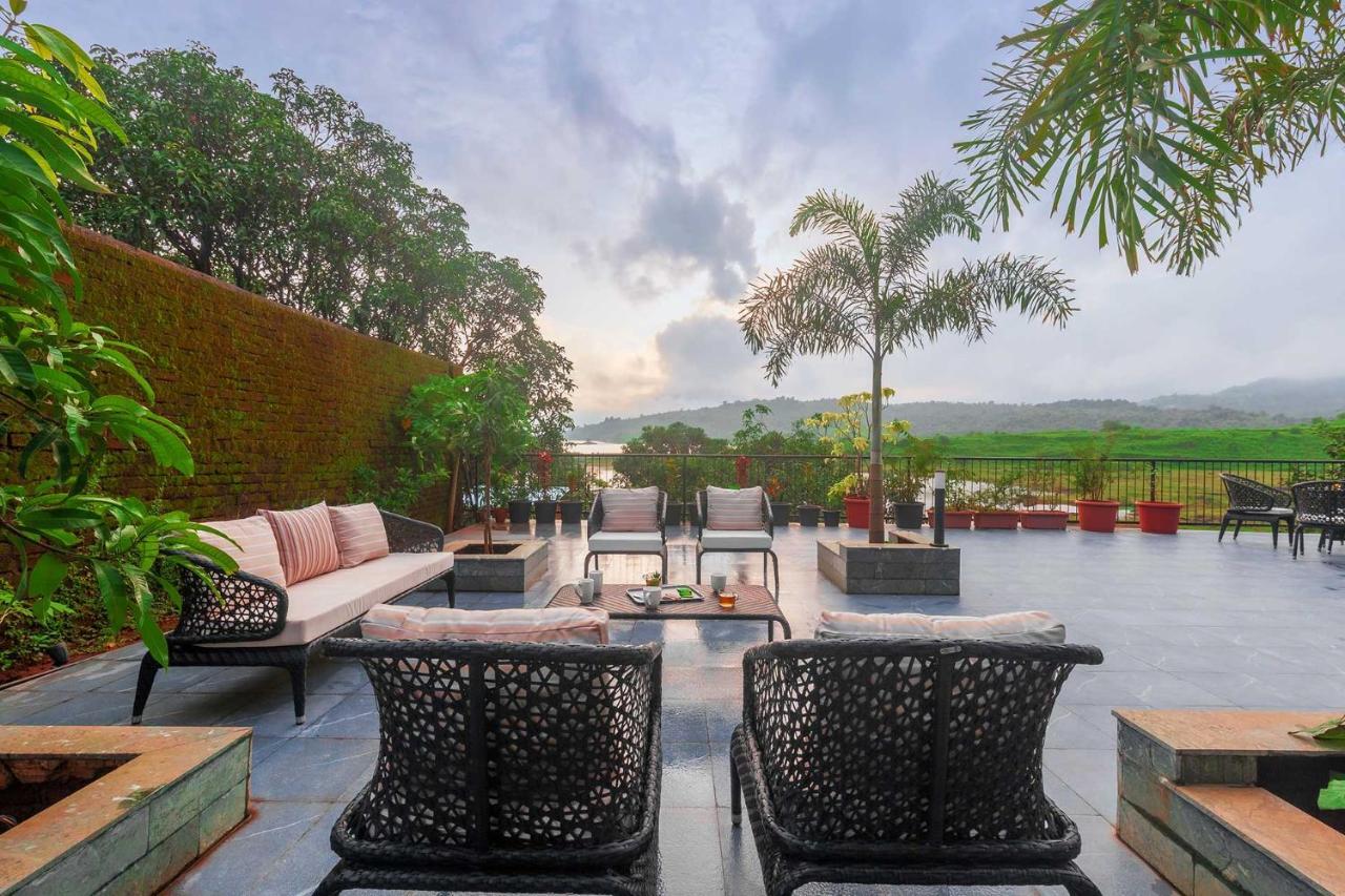 Sunset Boulevard By Stayvista - Lakeside Villa With Pet-Friendly Ambiance, Deck, Terrace, Plunge Pool & Modern Flair Karjat Buitenkant foto