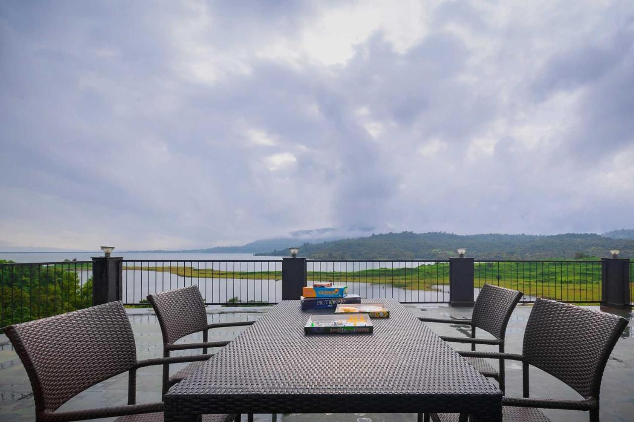 Sunset Boulevard By Stayvista - Lakeside Villa With Pet-Friendly Ambiance, Deck, Terrace, Plunge Pool & Modern Flair Karjat Buitenkant foto