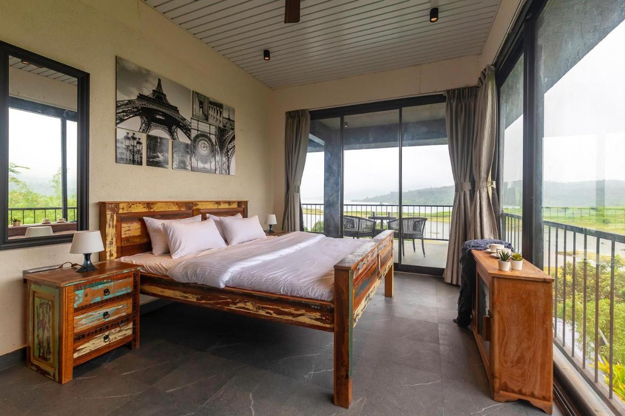 Sunset Boulevard By Stayvista - Lakeside Villa With Pet-Friendly Ambiance, Deck, Terrace, Plunge Pool & Modern Flair Karjat Buitenkant foto