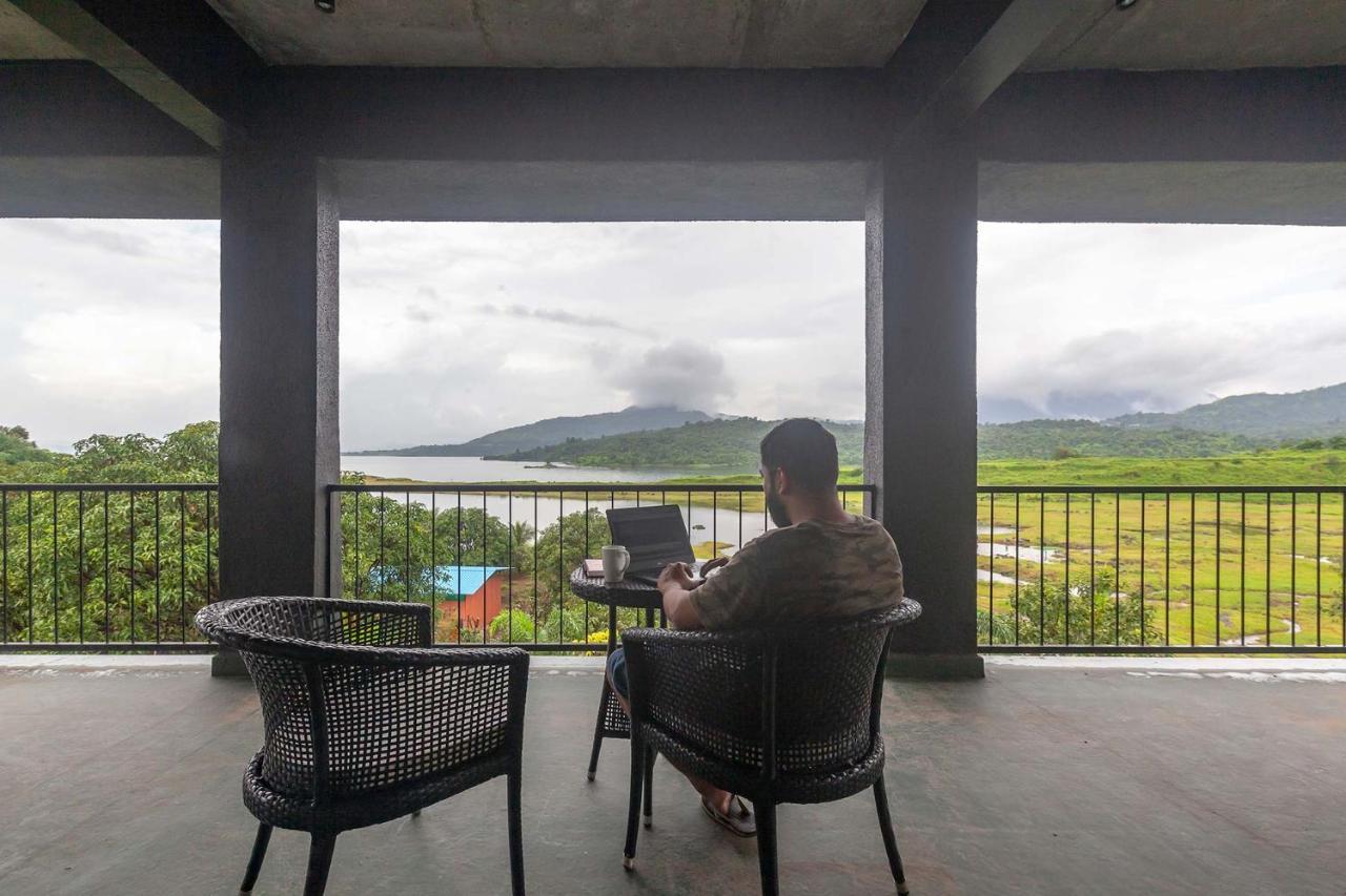 Sunset Boulevard By Stayvista - Lakeside Villa With Pet-Friendly Ambiance, Deck, Terrace, Plunge Pool & Modern Flair Karjat Buitenkant foto