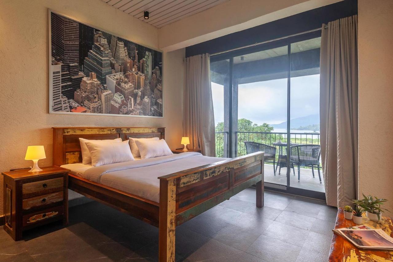 Sunset Boulevard By Stayvista - Lakeside Villa With Pet-Friendly Ambiance, Deck, Terrace, Plunge Pool & Modern Flair Karjat Buitenkant foto