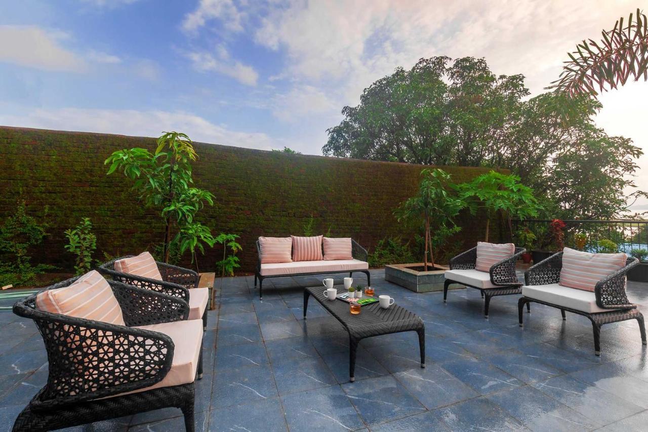 Sunset Boulevard By Stayvista - Lakeside Villa With Pet-Friendly Ambiance, Deck, Terrace, Plunge Pool & Modern Flair Karjat Buitenkant foto