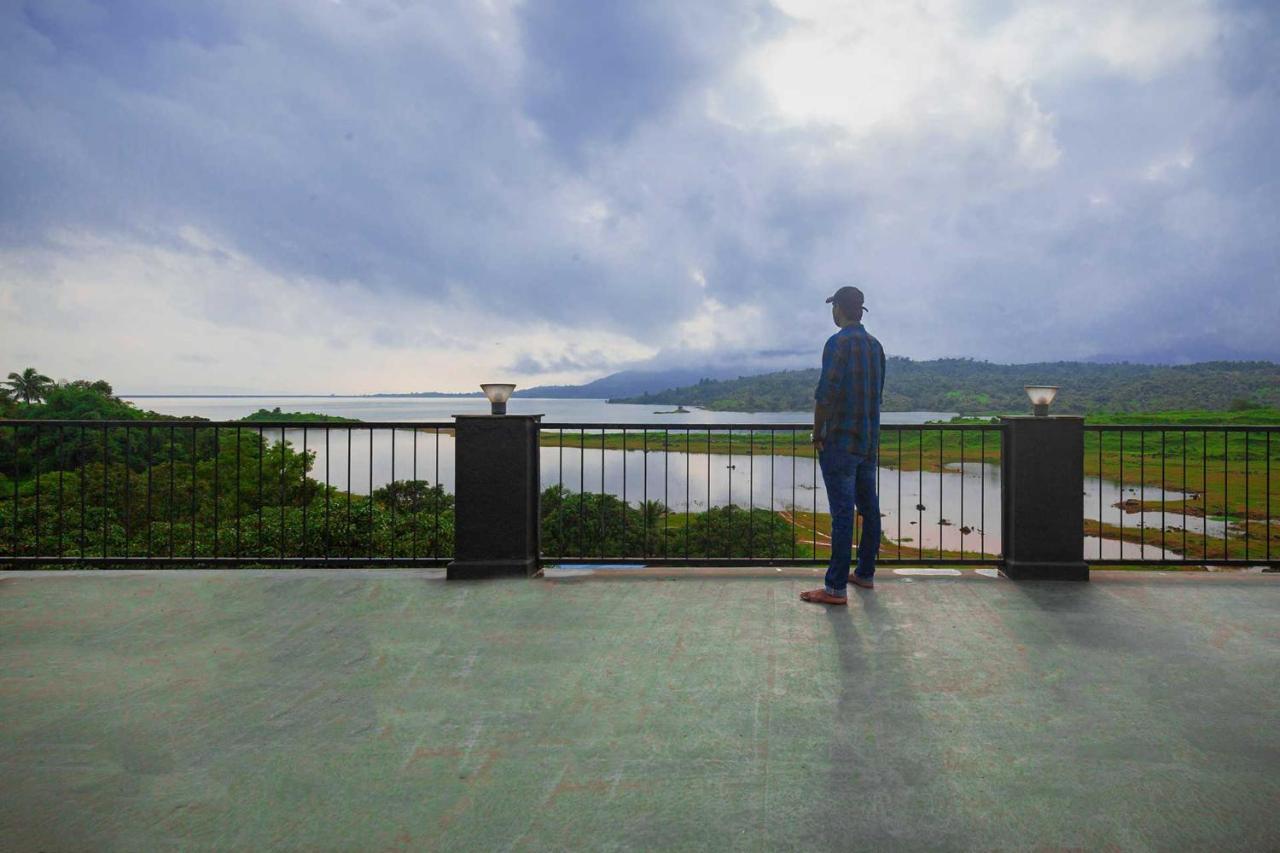 Sunset Boulevard By Stayvista - Lakeside Villa With Pet-Friendly Ambiance, Deck, Terrace, Plunge Pool & Modern Flair Karjat Buitenkant foto