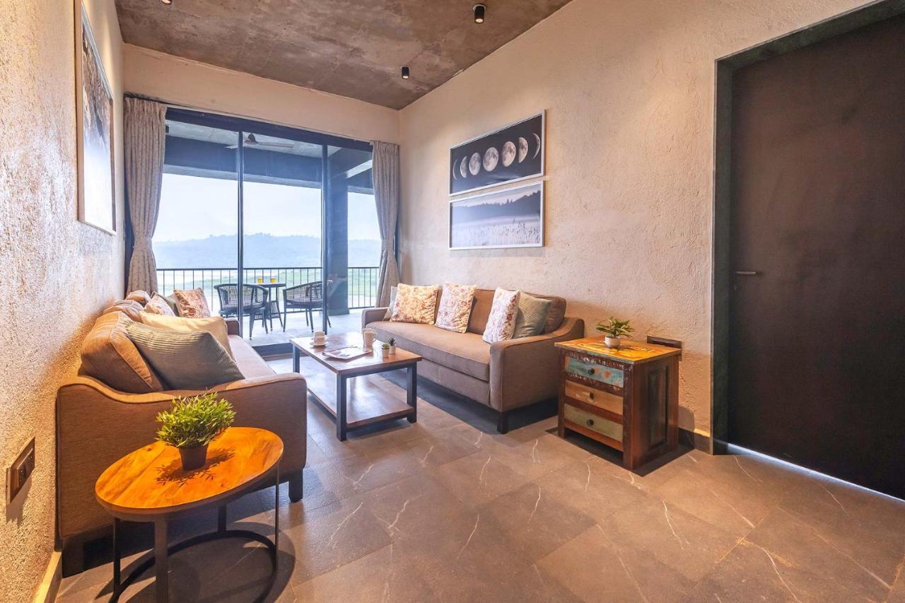 Sunset Boulevard By Stayvista - Lakeside Villa With Pet-Friendly Ambiance, Deck, Terrace, Plunge Pool & Modern Flair Karjat Buitenkant foto
