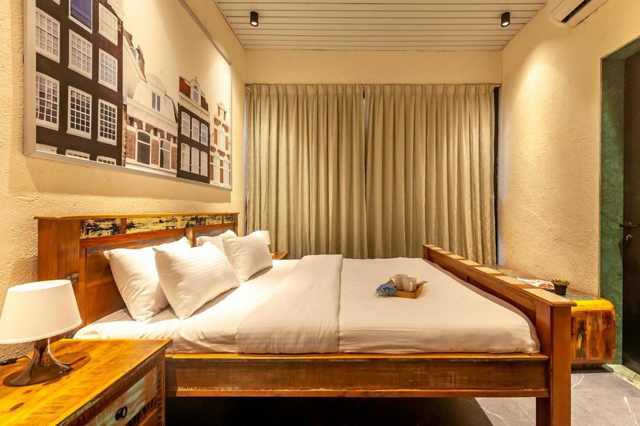 Sunset Boulevard By Stayvista - Lakeside Villa With Pet-Friendly Ambiance, Deck, Terrace, Plunge Pool & Modern Flair Karjat Buitenkant foto