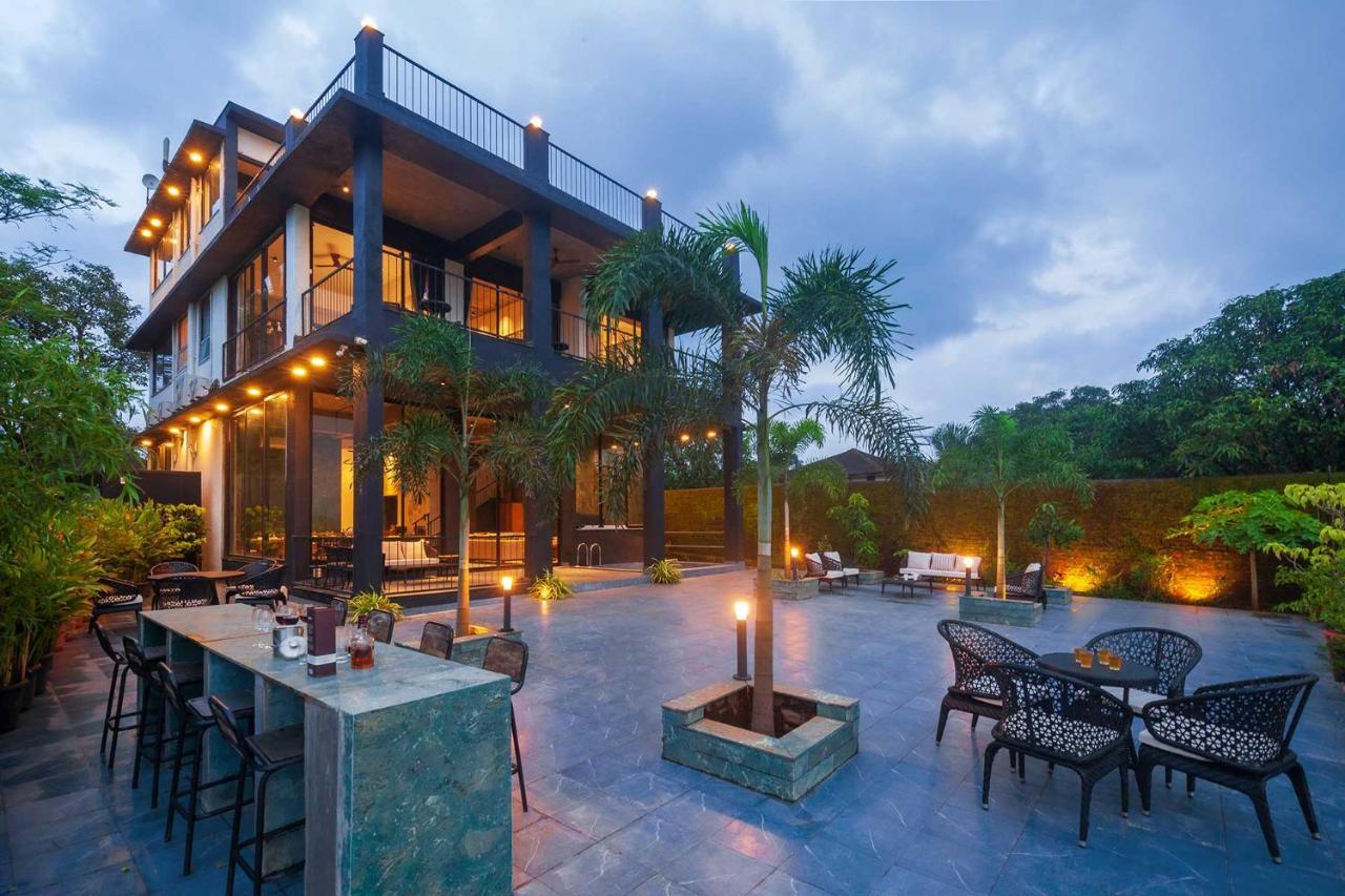 Sunset Boulevard By Stayvista - Lakeside Villa With Pet-Friendly Ambiance, Deck, Terrace, Plunge Pool & Modern Flair Karjat Buitenkant foto