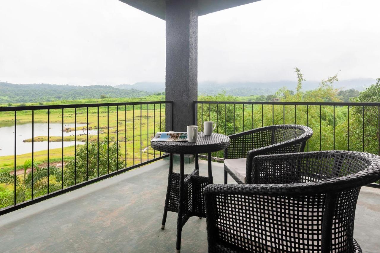 Sunset Boulevard By Stayvista - Lakeside Villa With Pet-Friendly Ambiance, Deck, Terrace, Plunge Pool & Modern Flair Karjat Buitenkant foto