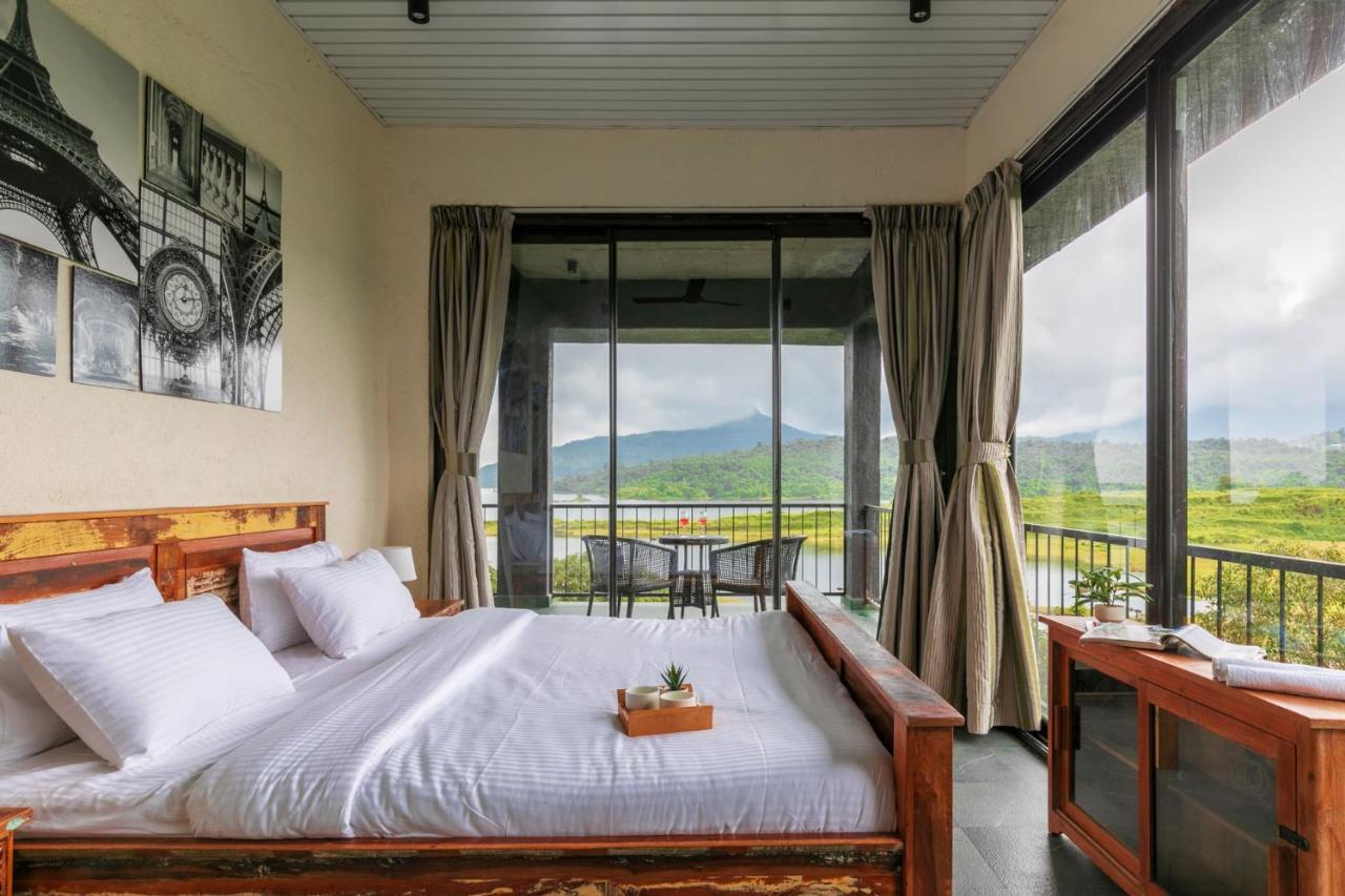 Sunset Boulevard By Stayvista - Lakeside Villa With Pet-Friendly Ambiance, Deck, Terrace, Plunge Pool & Modern Flair Karjat Buitenkant foto