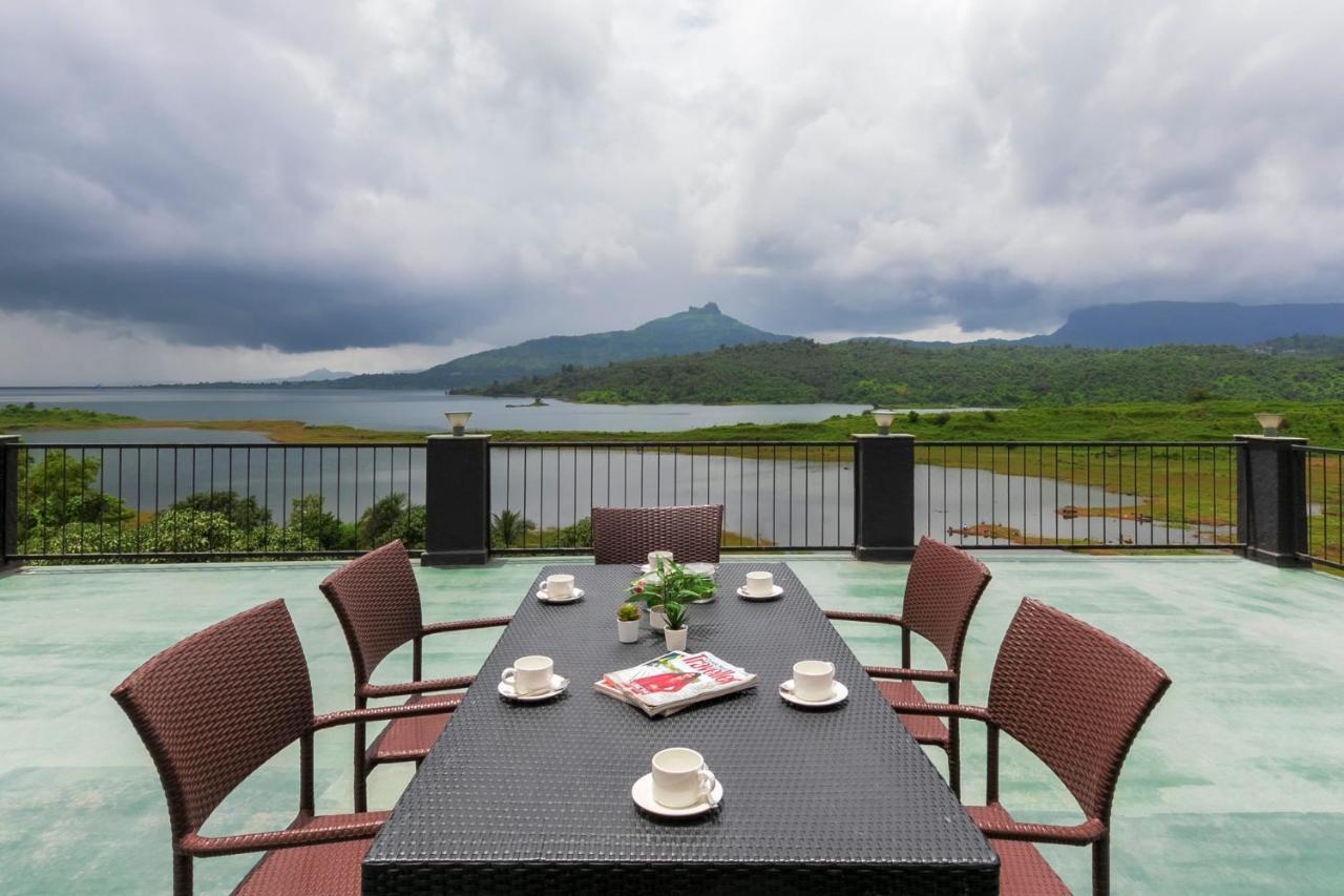 Sunset Boulevard By Stayvista - Lakeside Villa With Pet-Friendly Ambiance, Deck, Terrace, Plunge Pool & Modern Flair Karjat Buitenkant foto